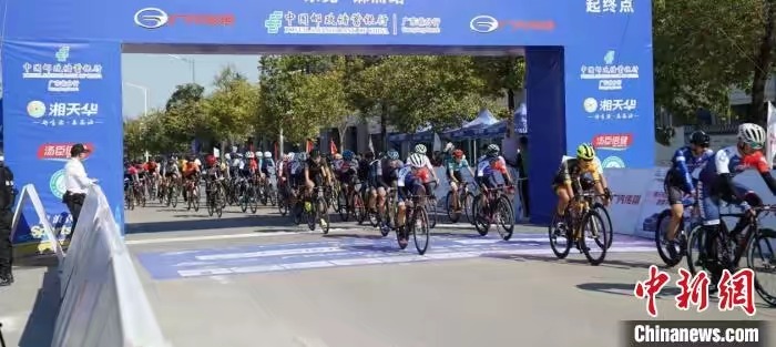 澳門(mén)管家婆與中澳情緣，澳門(mén)管家婆與中澳情緣的傳奇故事